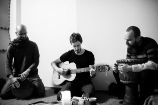 Koncert pro kytaru a dvě jembe