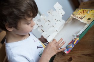 Z rozebraného adventního kalendáře lze vysbírat drobky čokolády!