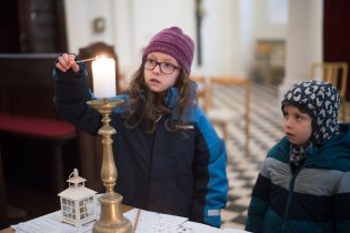 Betlémské světlo dorazilo i k nám do kostela