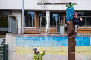 Je potřeba vyšplhat až nahoru a dotknout se stopky