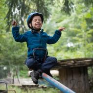 Houpání v pozici meditujícího mnicha