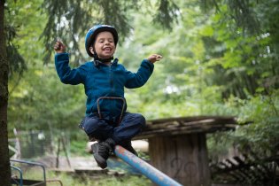 Houpání v pozici meditujícího mnicha