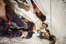 Co dělat v Kroměříži, když prší? Zrcadlové bludiště to jistí