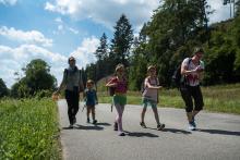 Vyrážíme směr tábořiště pod Vlčí skálou, čeká nás návštěvní den