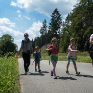 Vyrážíme směr tábořiště pod Vlčí skálou, čeká nás návštěvní den