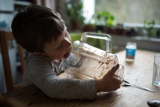 Mixér je po přípravě těsta na banana bread třeba pořádně vylízat