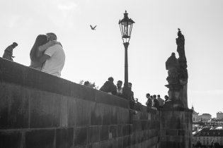 Zkoušeli si zachytit i kýčovité scény na Karlově mostě