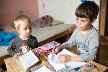 Už i u nás doma dšlo na hraní na školu