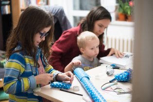 Dárečky pro spolužáky je třeba řádně zabalit