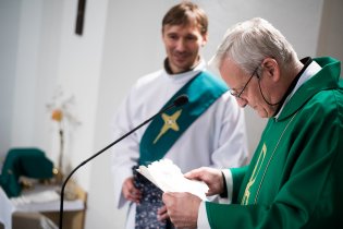 Pan farář dostal k narozeninám mapu pokladu