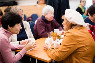 Farní kavárny v nové klubovně zase frčí