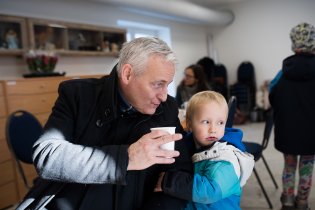 Tak co kdybys, Viki, šel stavět ven sněhuláka, a nechal mě dopít ten svařáček? :)