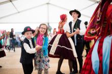 ... ale komínská radnice myslí na všechno, takže hodová zábava byla v suchu