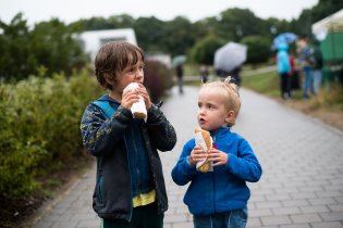 Vrcholný okamžik hodů: párek v rohlíku