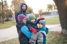 Vypadá to trochu nebezpečně, ale opravdu ho unesou