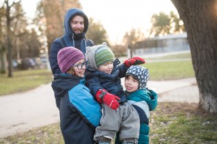 Vypadá to trochu nebezpečně, ale opravdu ho unesou