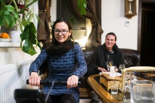 A další návštěva - zkoušíme si veslařský trenažér