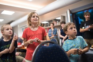 Odměny pro brigádníky rozdělujeme formou tomboly - bylo to opravdu napínavé!