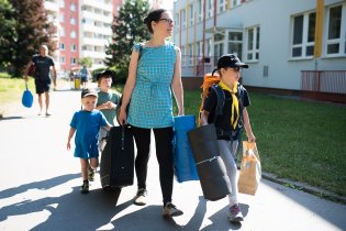 Vzhůru na pálubu (teda vlastně na tábor), dálky volají