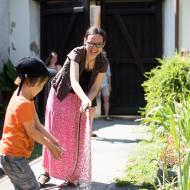 Zalévání farní travičky není žádná sranda