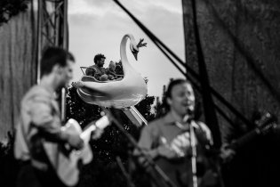 Groovey si prý vždycky přáli fotku s labutí, tak ji mají mít