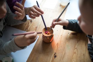 Některé věci se vyplatí nevyhodit hned, naše milá maminko minimalistko! (třeba starou aromalampu a rozlámané voskovky)