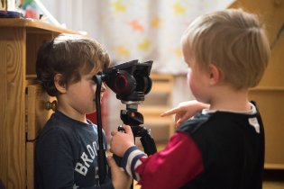 Nevím přesně, o co se jedná, ale tipovala bych to na oční vyšetření