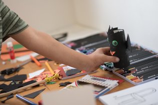 Ještě že má babička pro naše tvořivé děti nachystáno tolik tvořivého vybavení