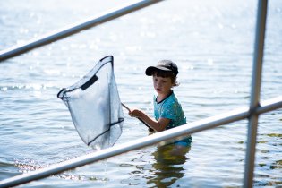 Zdá se, že zatím ho více lákají akčnější činnosti, jako třeba tahle