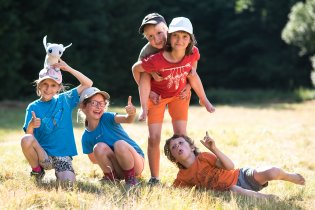 Nemohli by tu zůstat rovnou všichni?