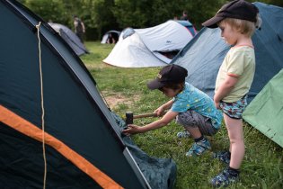 Ve školce vzniká stanové městečko