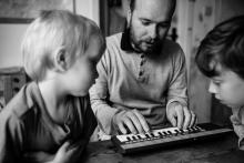 Dali, ty prý jsi deset let chodil do lidušky, tak se ukaž!