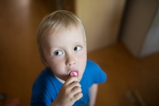 Viki a jeho první lízátko