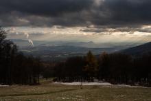 Tenhle výhled na České středohoří z Bourňáku můžeme