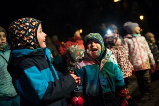 Viki si s kámoši ze školky vystoupení rozhodně užil