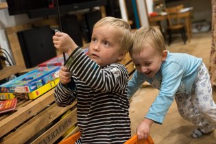 Tři kluci pohromadě na návštěvě - byla to jízda