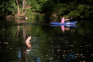 Pozorujeme kajaky na svratce