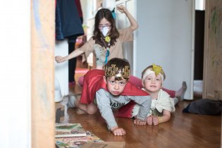 Poslední dobou si často na něco hrají