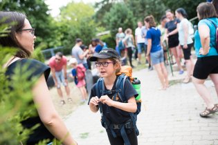 Z tábora nám přijela slečna odvyklá civilizaci a sžitá s přírodou