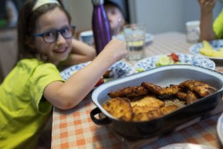 Co jiného si objednat od prababičky k večeři?