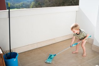 Balkon si po zimě zaslouží pořádnou lázeň