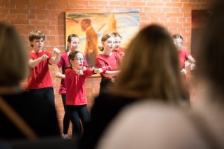 Street dance vystoupení v Café Práh (předskokanku děckám dělala Hana Ulrychová)