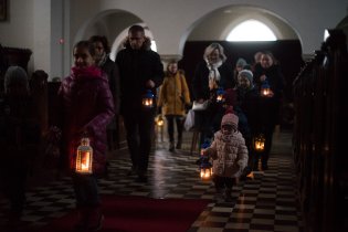 V sobotu před Vánoci byly děti zvány na rorátní mši svatou
