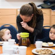 ... a po ní na snídani do vyhřáté klubovny