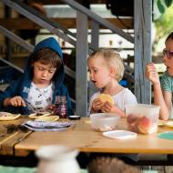 Co následuje po přespání ve školce? No přece snídaně ve školce