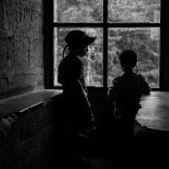 Ukrýváme se před přeháňkou ve věži Helfenburku