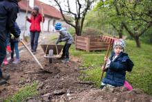 Jednu deštivou sobotu jsme vyrazili na faru přiložit ruku k dílu