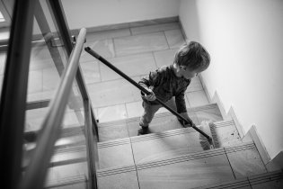 Pověst těch, co po nich zůstává bláto na schodech, sice už asi nezměníme, ale stále se o to pokoušíme