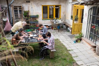 Atmosféra na dvorku byla tvůrčí