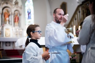 Verunka bere svou ministranskou roli vážně